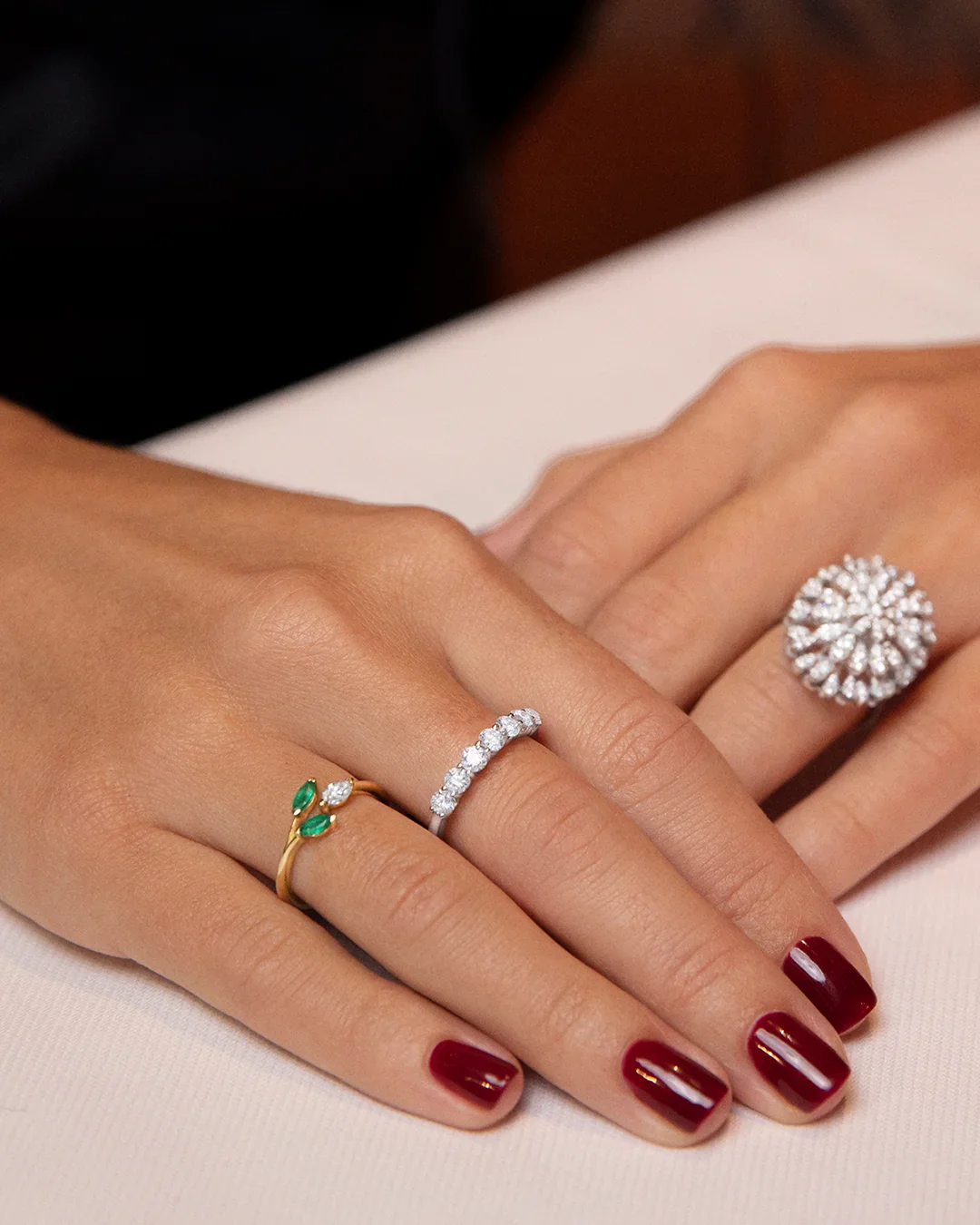 Sortija Filipa de Esmeraldas y Diamante en Oro Amarillo de 18 Kt - Image 3
