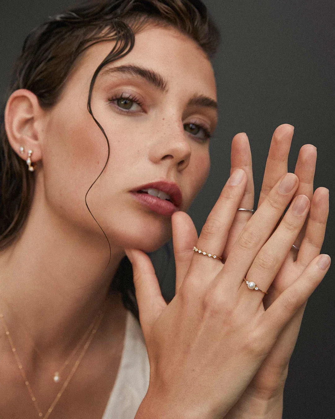 Sortija Holly de Perla y Diamantes en Oro Amarillo de 18 Kt - Image 3