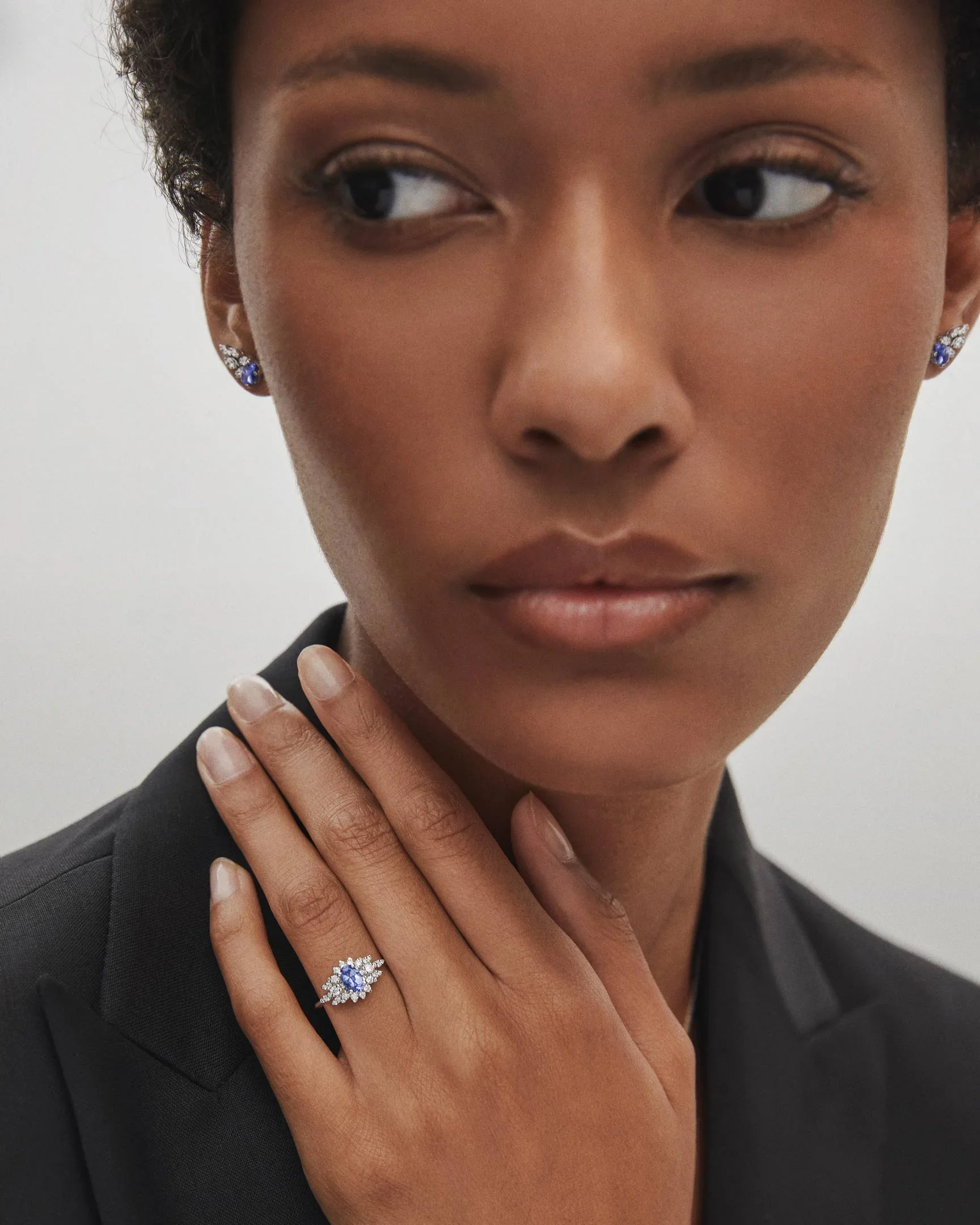 Sortija Indigo Jay de Tanzanita y Diamantes en Oro Blanco de 18 Kt - Image 3