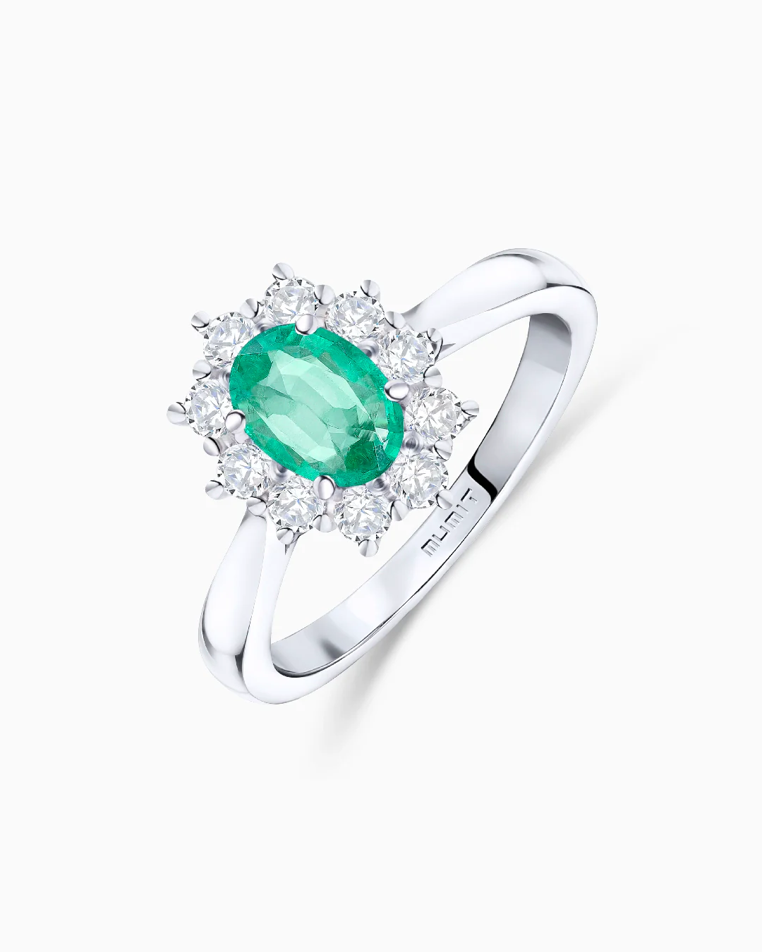 Sortija Irem de Esmeralda y Diamantes 0,50 Cts. en Oro Blanco de 18 Kt - Image 3