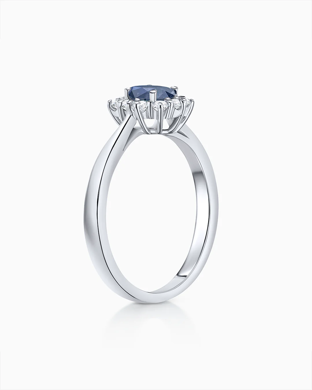 Sortija Irem de Zafiro y Diamantes 0,30 Cts. en Oro Blanco de 18 Kt - Image 4