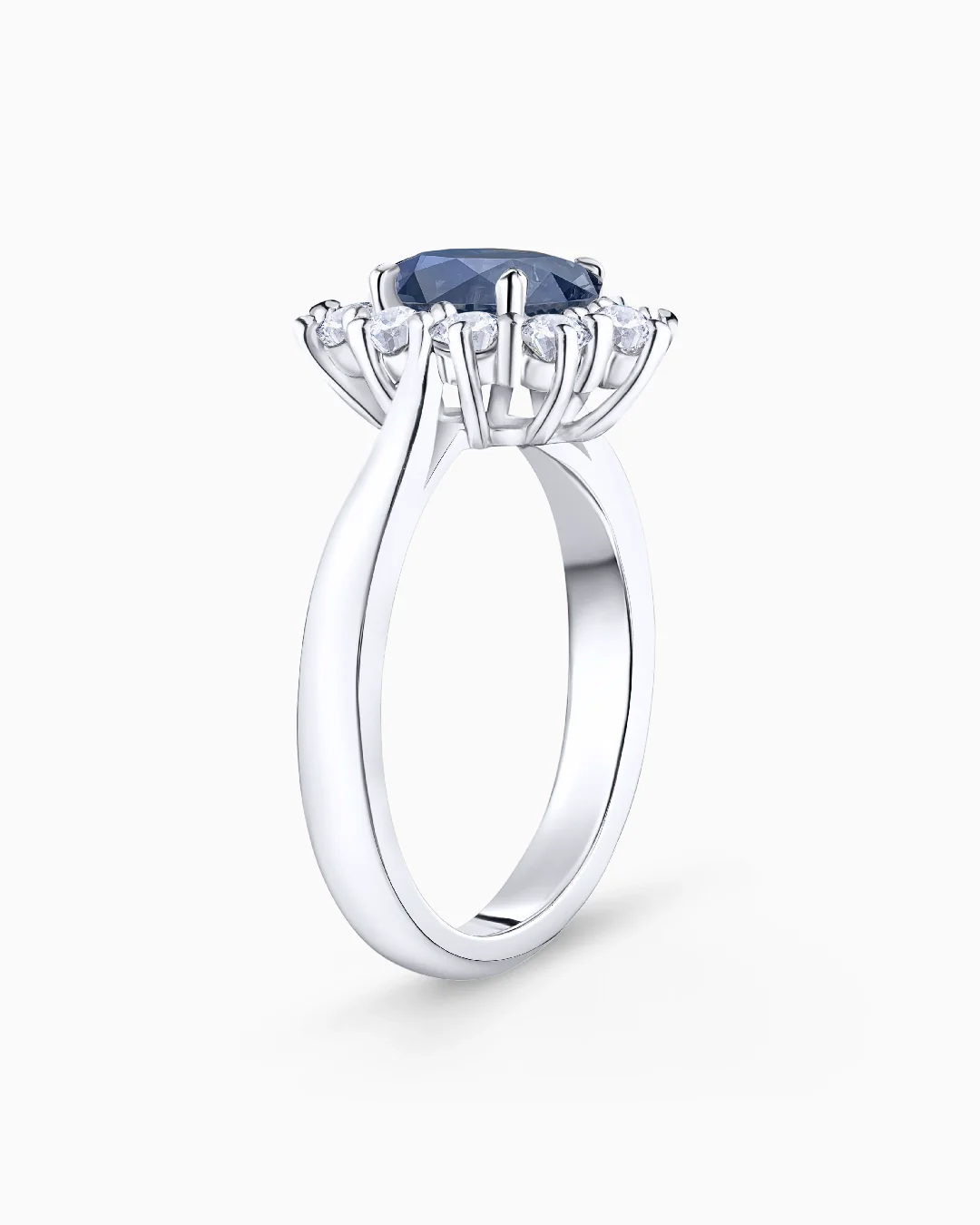 Sortija Irem de Zafiro y Diamantes 0,50 Cts. en Oro Blanco de 18 Kt - Image 4