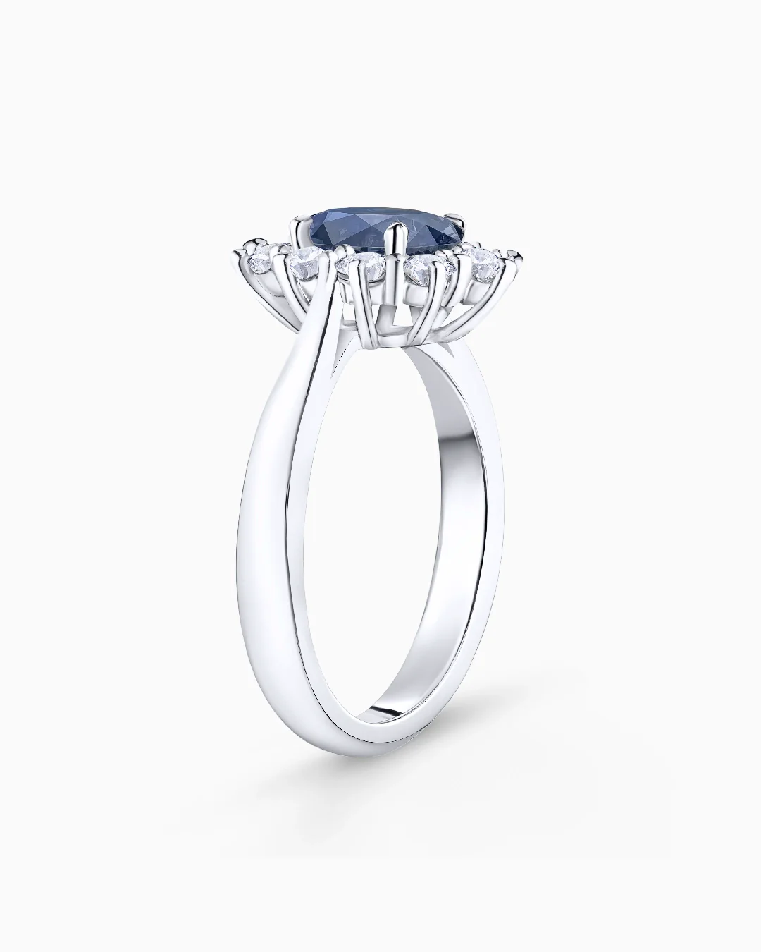 Sortija Irem de Zafiro y Diamantes 0,70 Cts. en Oro Blanco de 18 Kt - Image 5