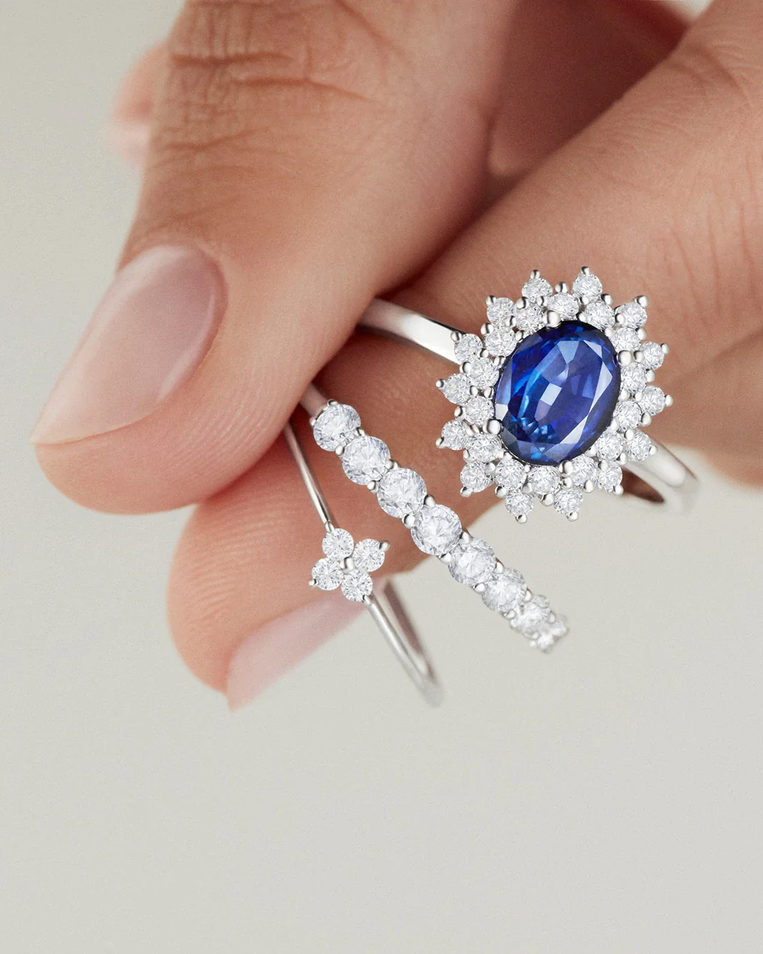 Sortija Irina de Zafiro y Diamantes en Oro Blanco de 18 Kt - Image 5