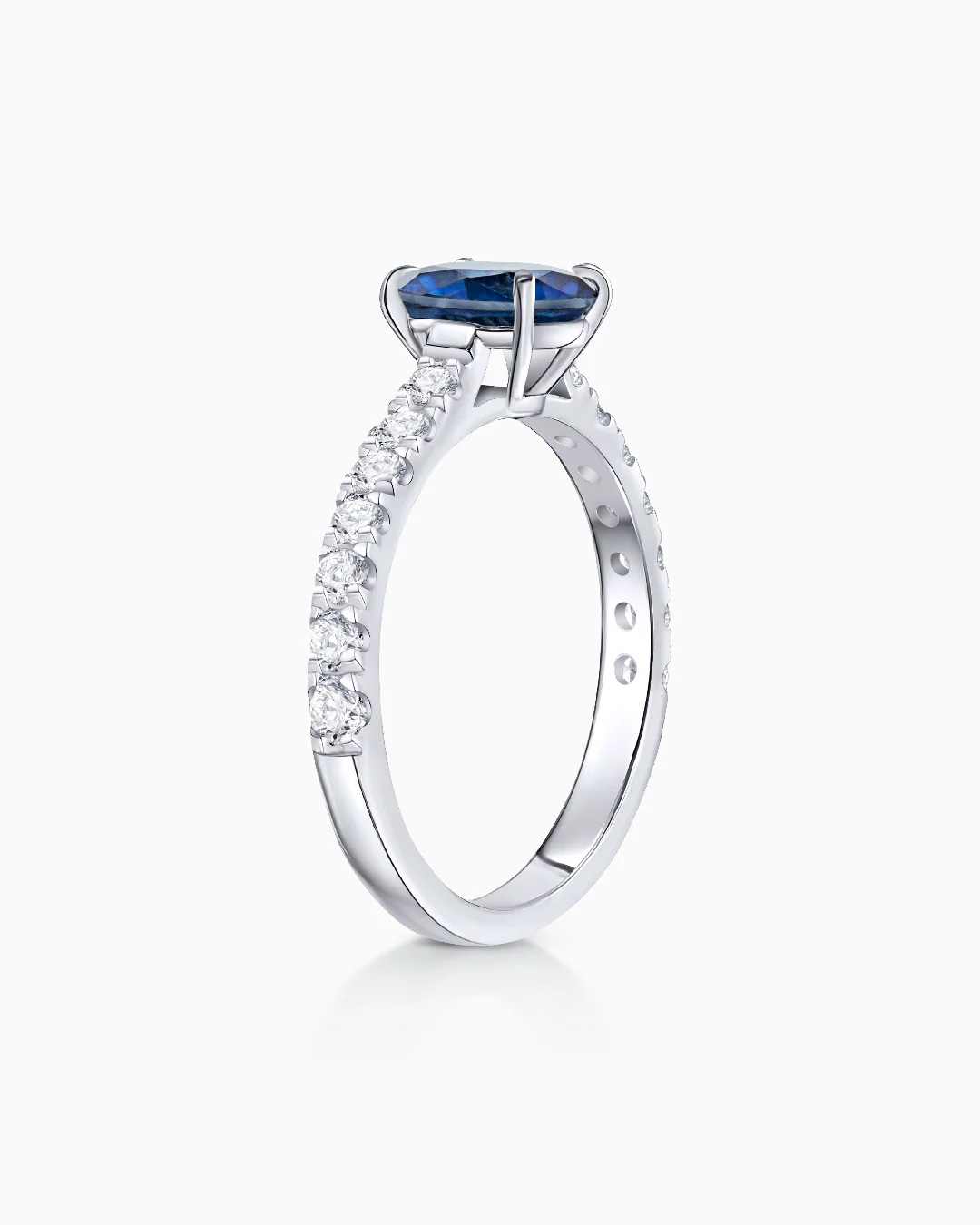 Sortija Ivy de Zafiro y Diamantes 0,50 Cts. en Oro Blanco de 18 Kt - Image 4