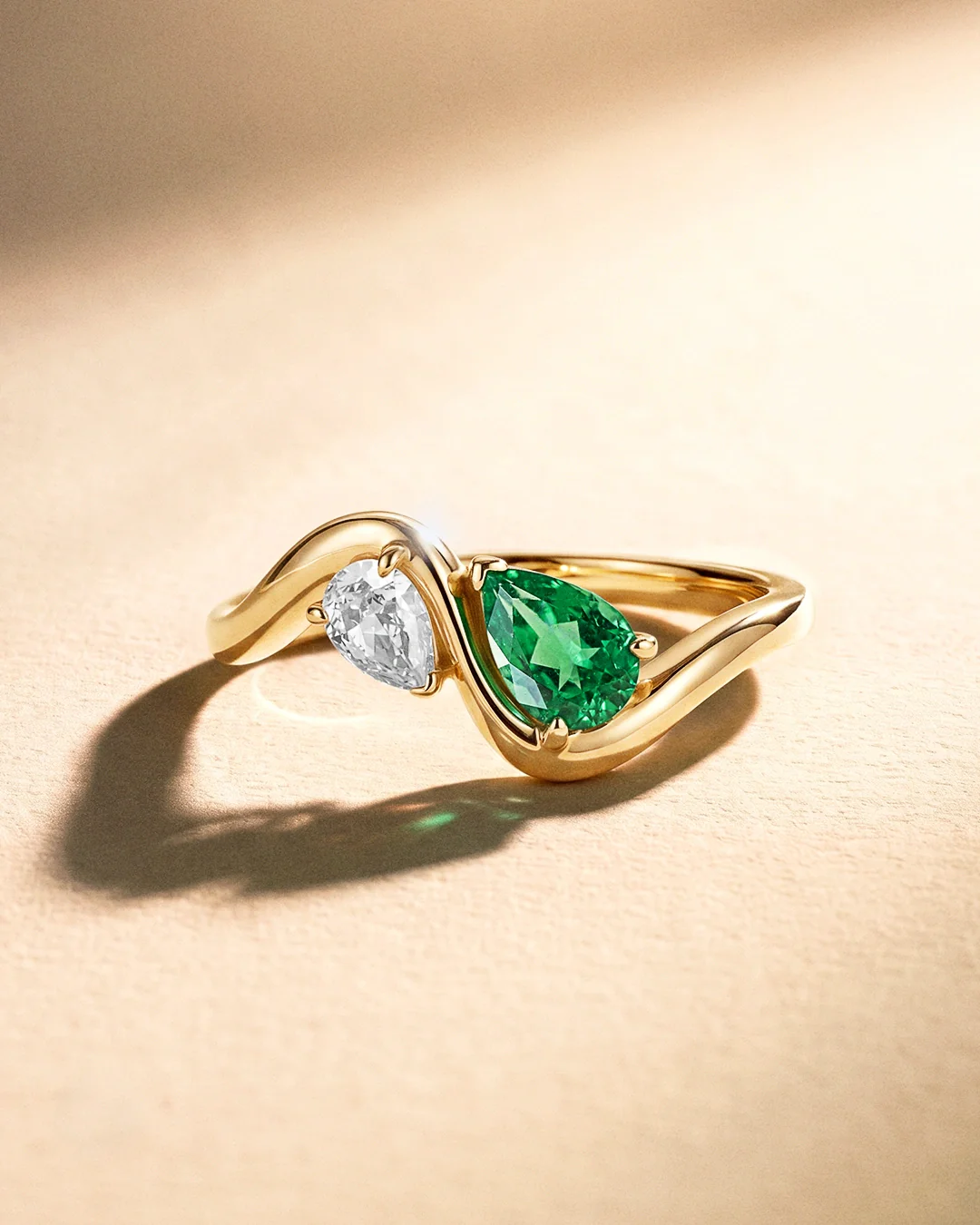 Sortija Liora de Esmeralda y Diamante en Oro Amarillo de 18 kt - Image 5