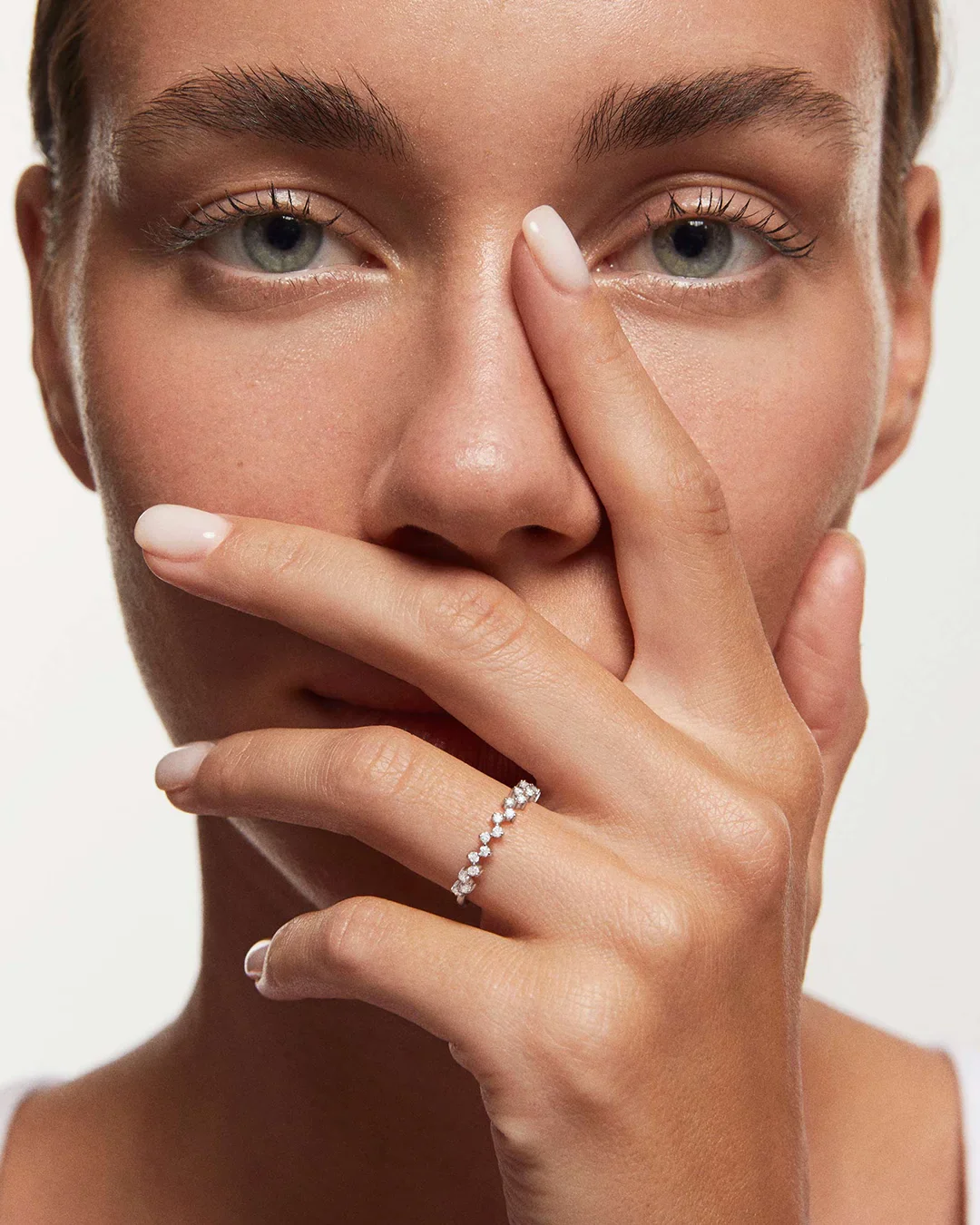Sortija Liv de Diamantes en Oro Blanco de 18 Kt - Image 2
