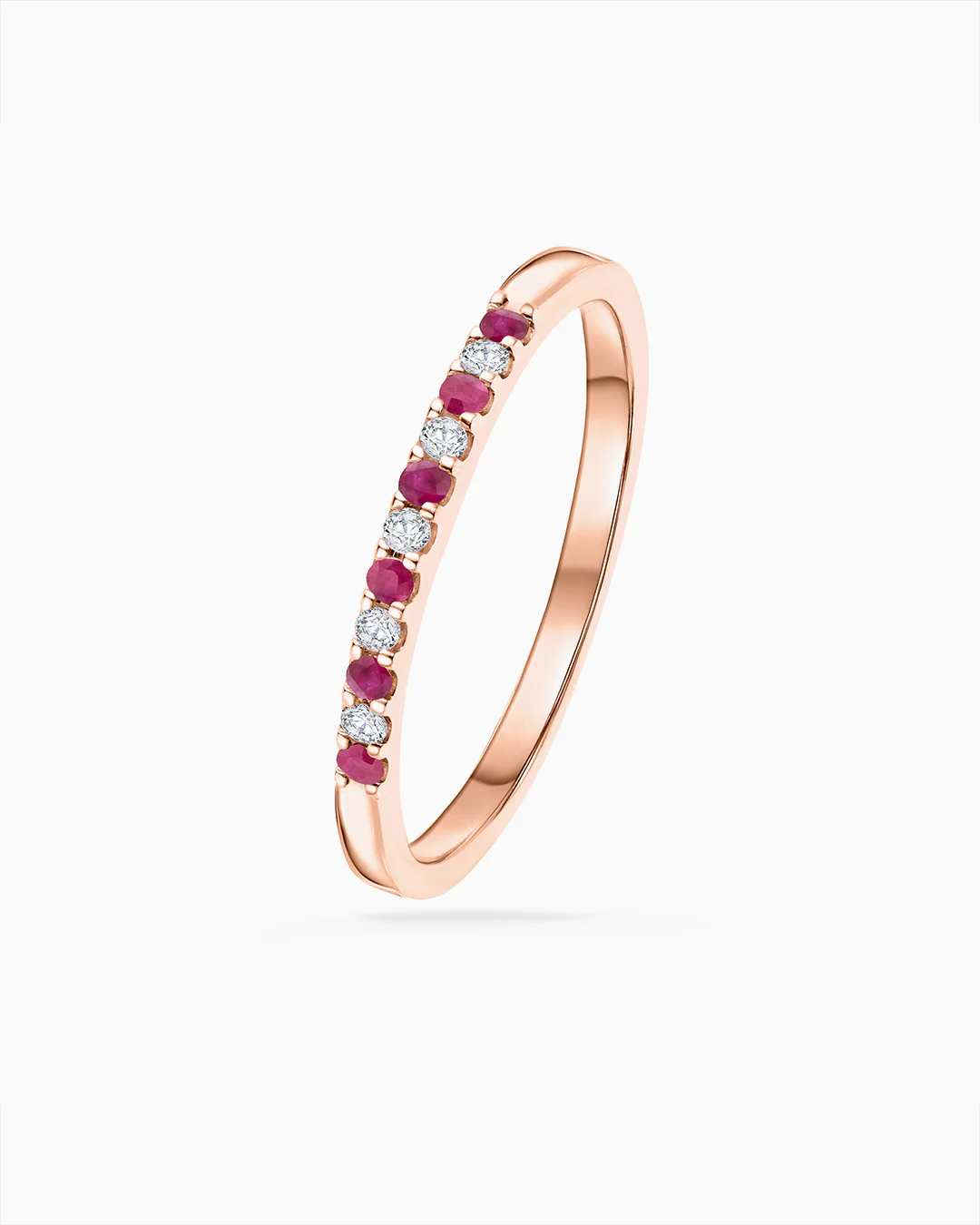 Sortija Media Alianza Vera Diamantes y Rubíes en Oro Rosa de 18 Kt - Image 4