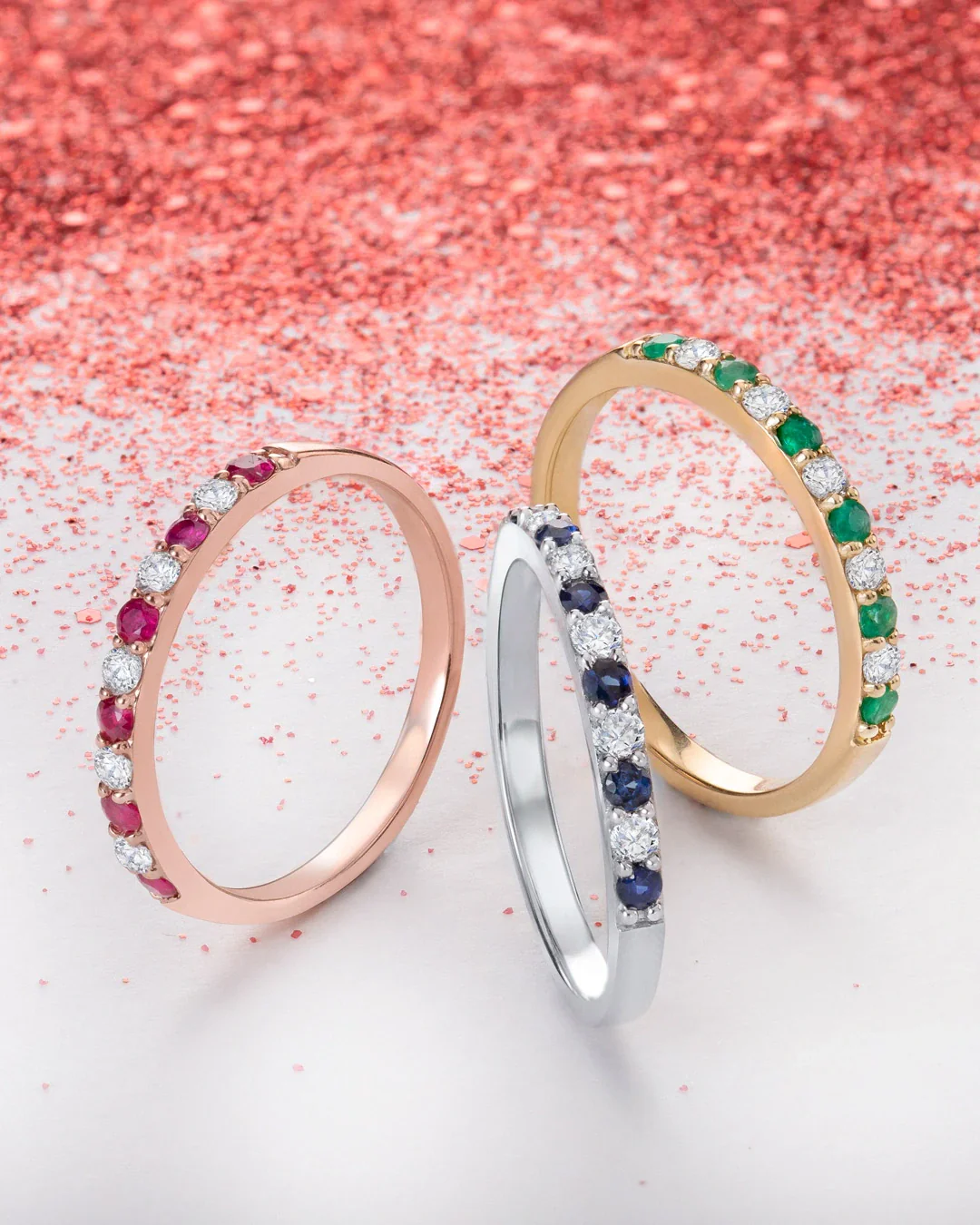 Sortija Media Alianza Vera Diamantes y Rubíes en Oro Rosa de 18 Kt - Image 5