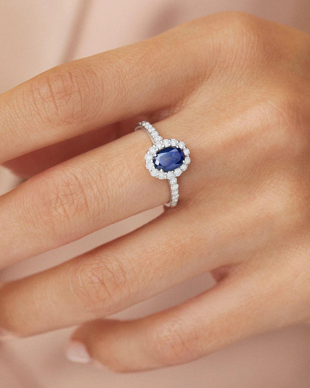 Sortija Nicole Pavé de Zafiro y Diamantes 0,50 Cts. en Oro Blanco de 18 Kt - Image 7