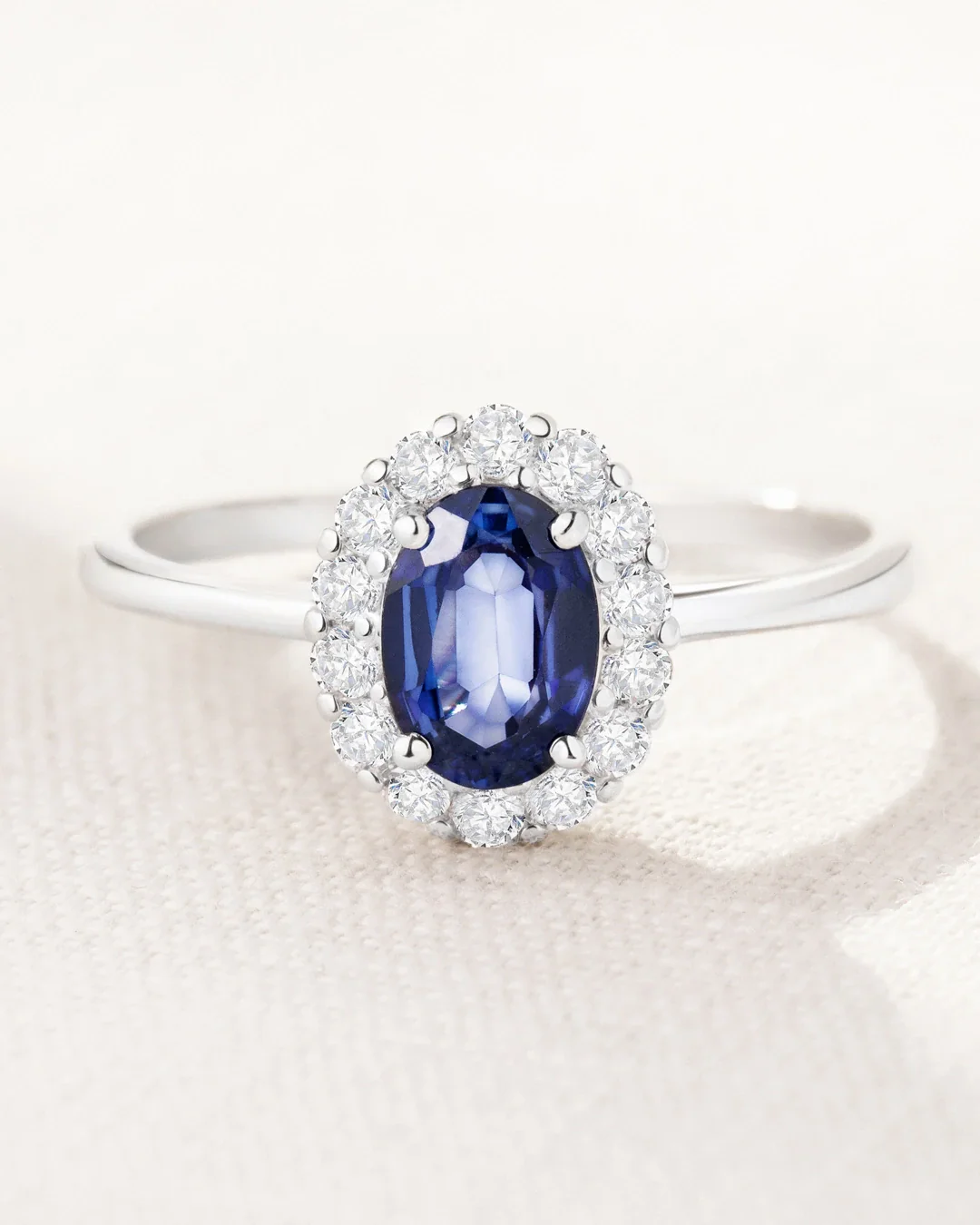 Sortija Nicole de Zafiro y Diamantes en Oro Blanco de 18 Kt - Image 5