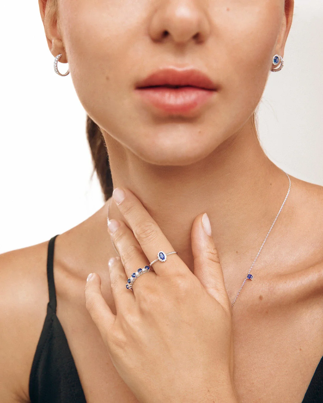 Sortija Nina de Zafiro y Diamantes en Oro Blanco de 18 Kt - Image 3