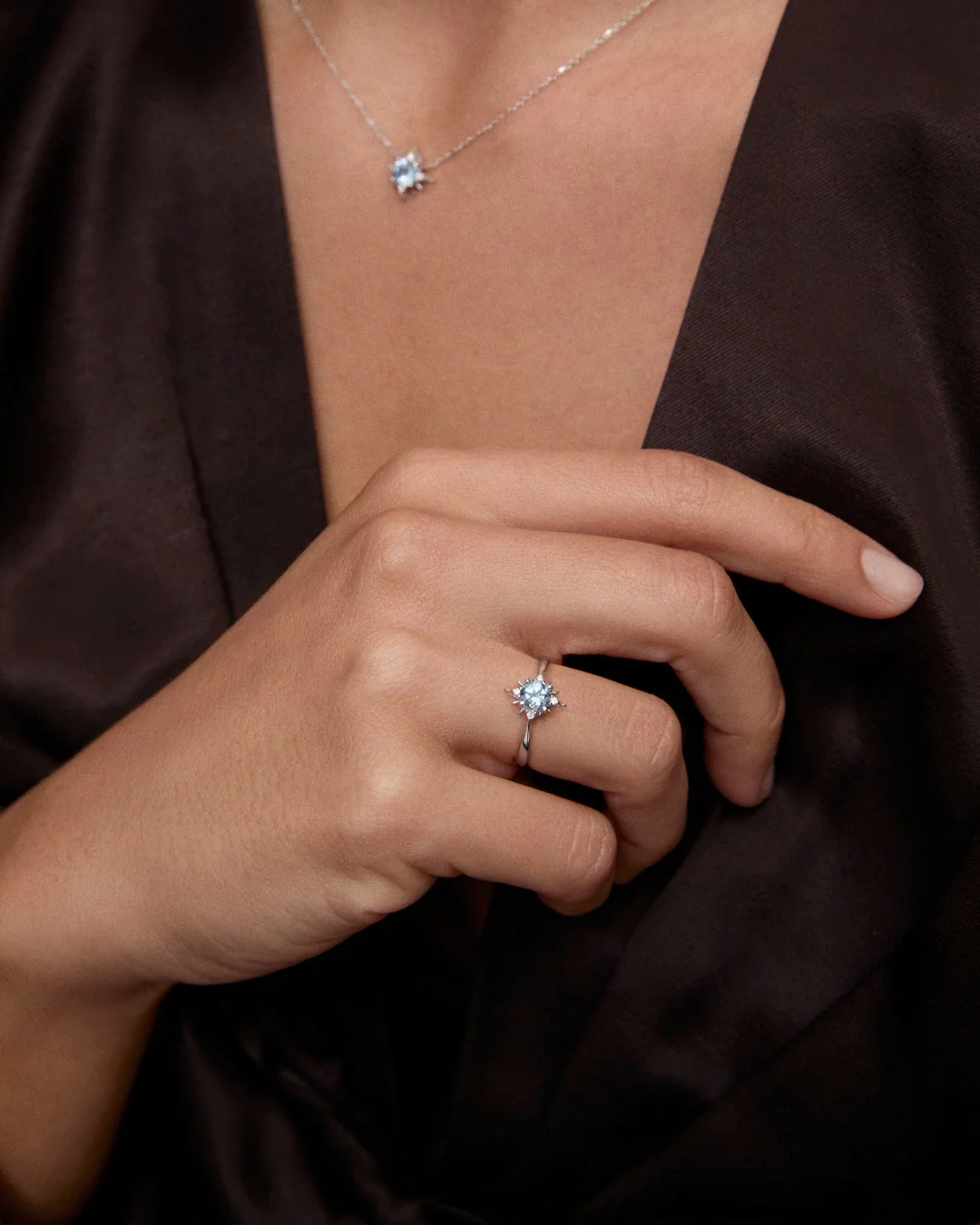 Sortija Oursin de Aguamarina y Diamantes en Oro Blanco de 18 Kt - Image 2
