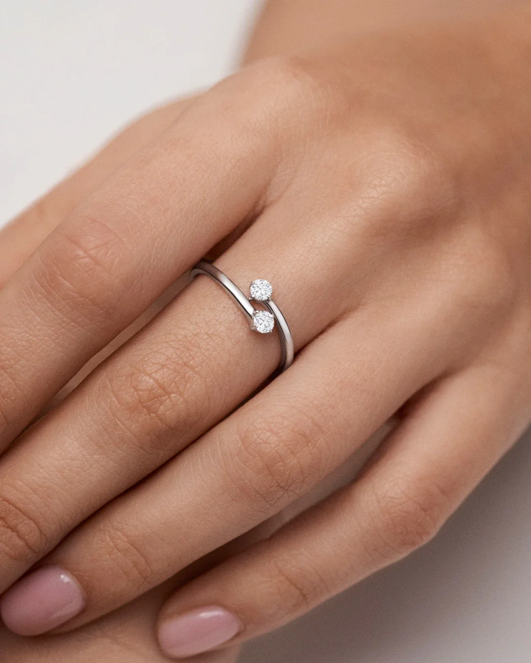 Sortija Paris & Helen de Diamantes 0,25 Cts. en Oro Blanco de 18 Kt - Image 2