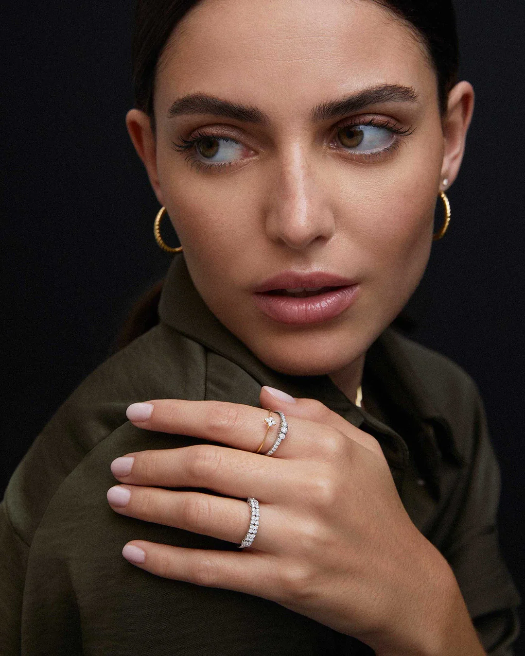 Sortija Petite Diamonds Cross en Oro Amarillo de 18 Kt - Image 3