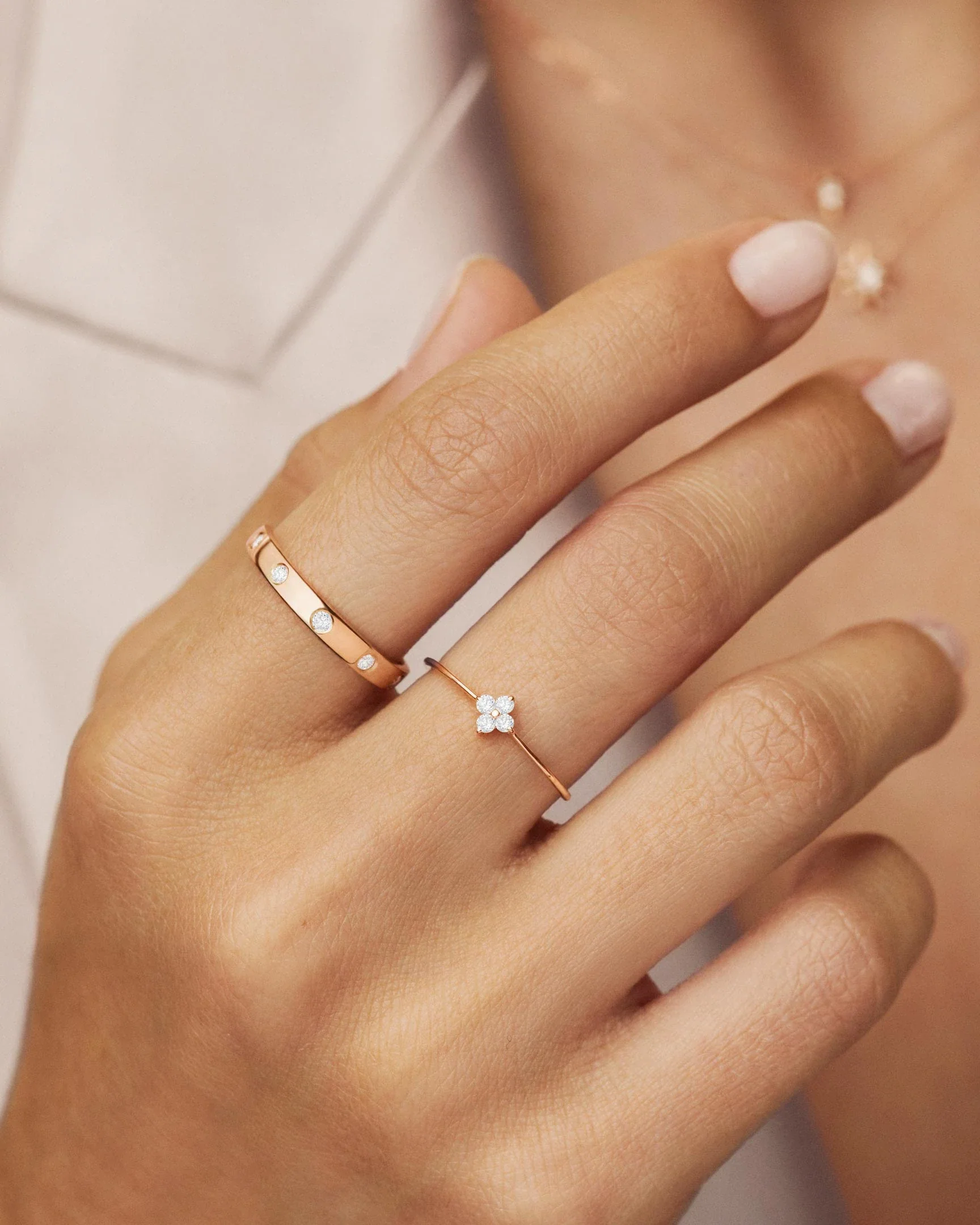 Sortija Petite Diamonds Cross en Oro Rosa de 18 Kt - Image 3