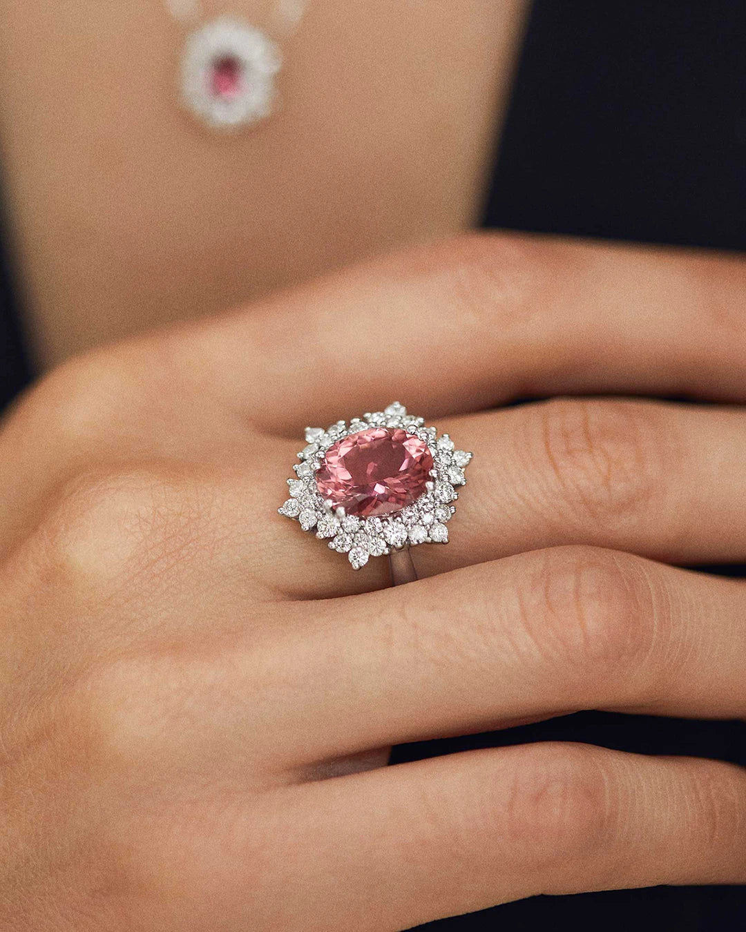 Sortija Petra de Turmalina Rosa y Diamantes 1,51 Cts. en Oro Blanco de 18 Kt - Image 3