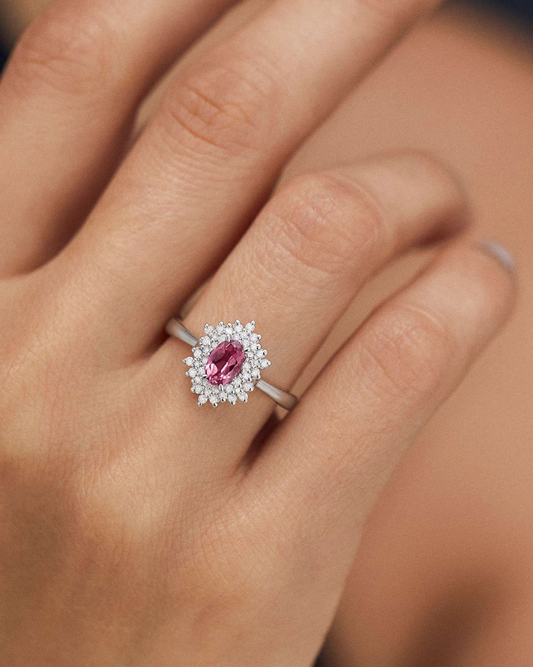Sortija Petra de Turmalina Rosa y Diamantes en Oro Blanco de 18 Kt - Image 2