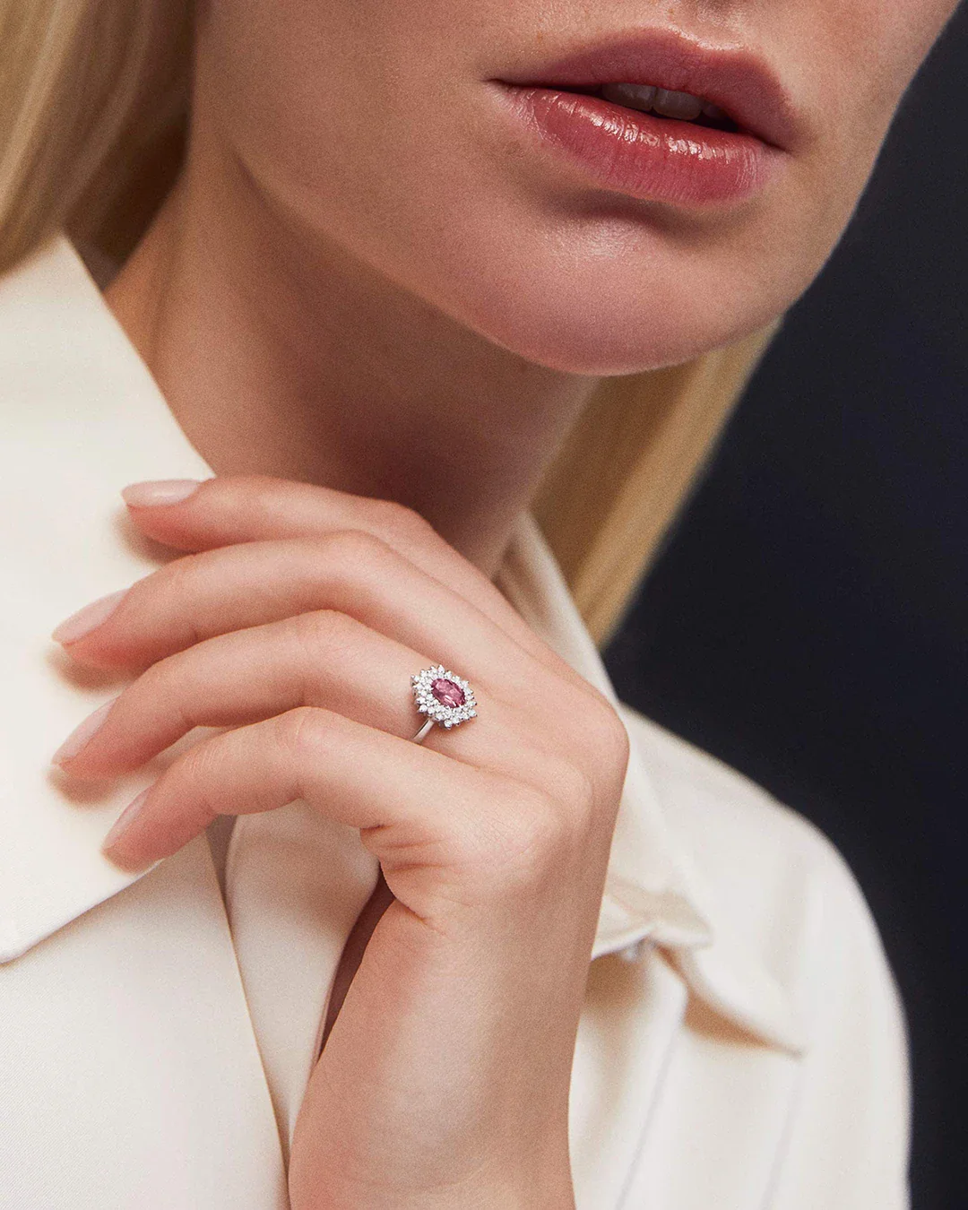 Sortija Petra de Turmalina Rosa y Diamantes en Oro Blanco de 18 Kt - Image 3