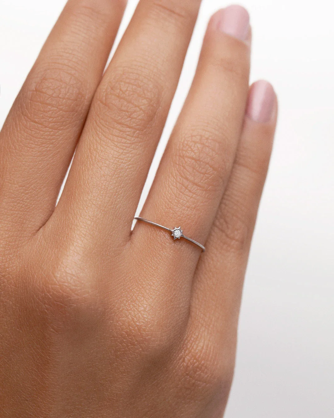 Sortija Rosa de los Vientos Petit de Diamante en Oro Blanco de 18 Kt - Image 2