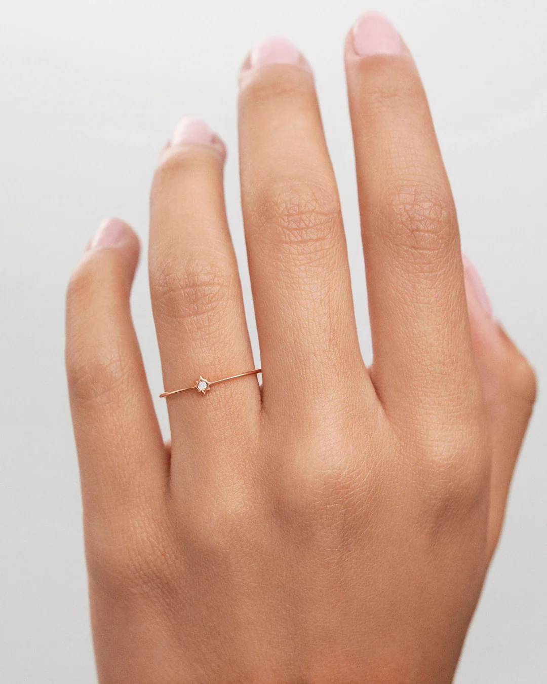 Sortija Rosa de los Vientos Petit de Diamante en Oro Rosa de 18 Kt - Image 2