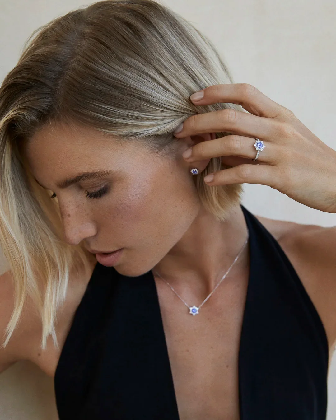 Sortija Spirit of the Rose de Tanzanita y Diamantes en Oro Blanco de 18 Kt - Image 3