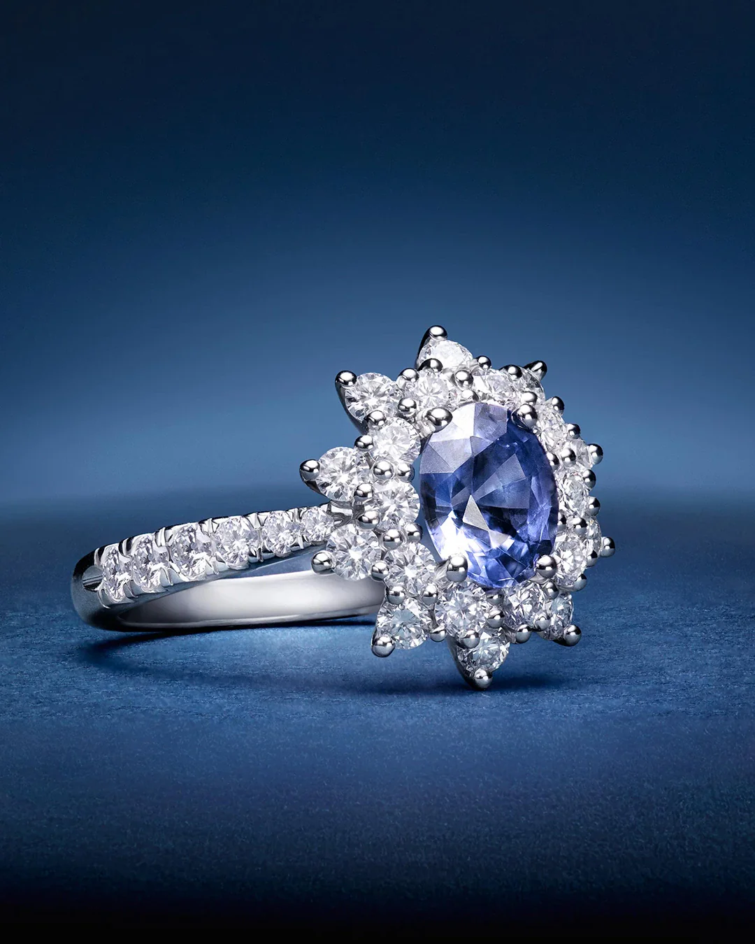 Sortija Star of Ceylon de Zafiro y Diamantes en Oro Blanco de 18 Kt - Image 6