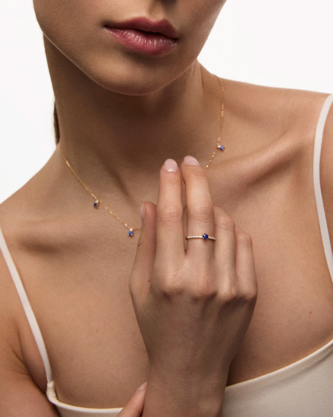 Sortija Sylvie de Zafiro y Diamantes en Oro Amarillo de 18 Kt - Image 3
