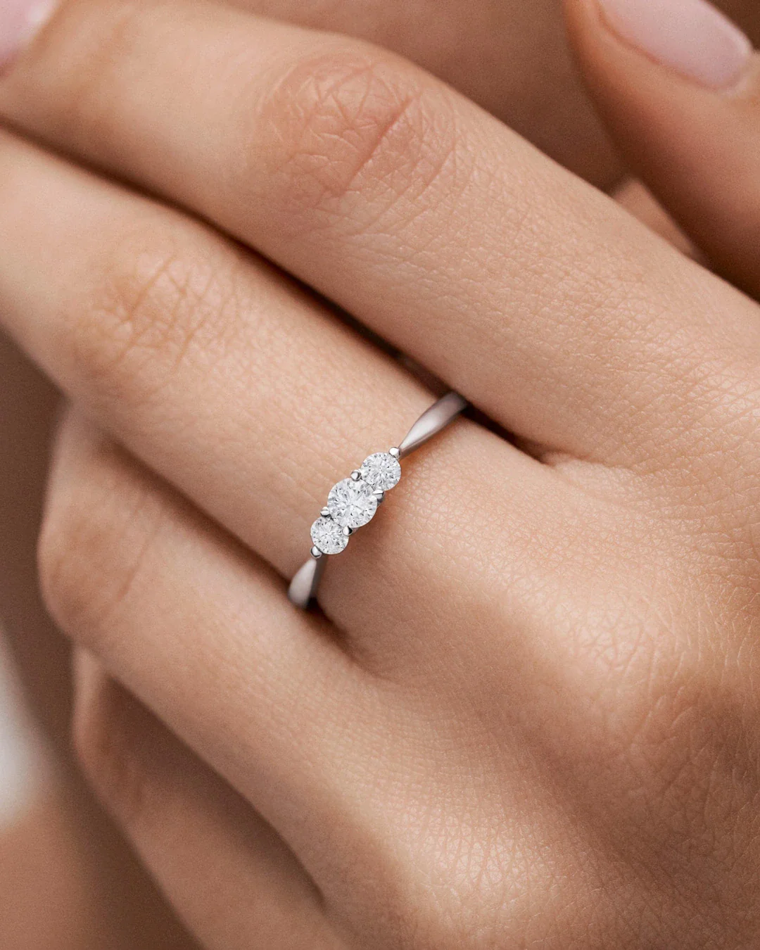 Sortija Tressa de Diamantes 0,30 Cts. en Oro Blanco de 18 Kt - Image 2