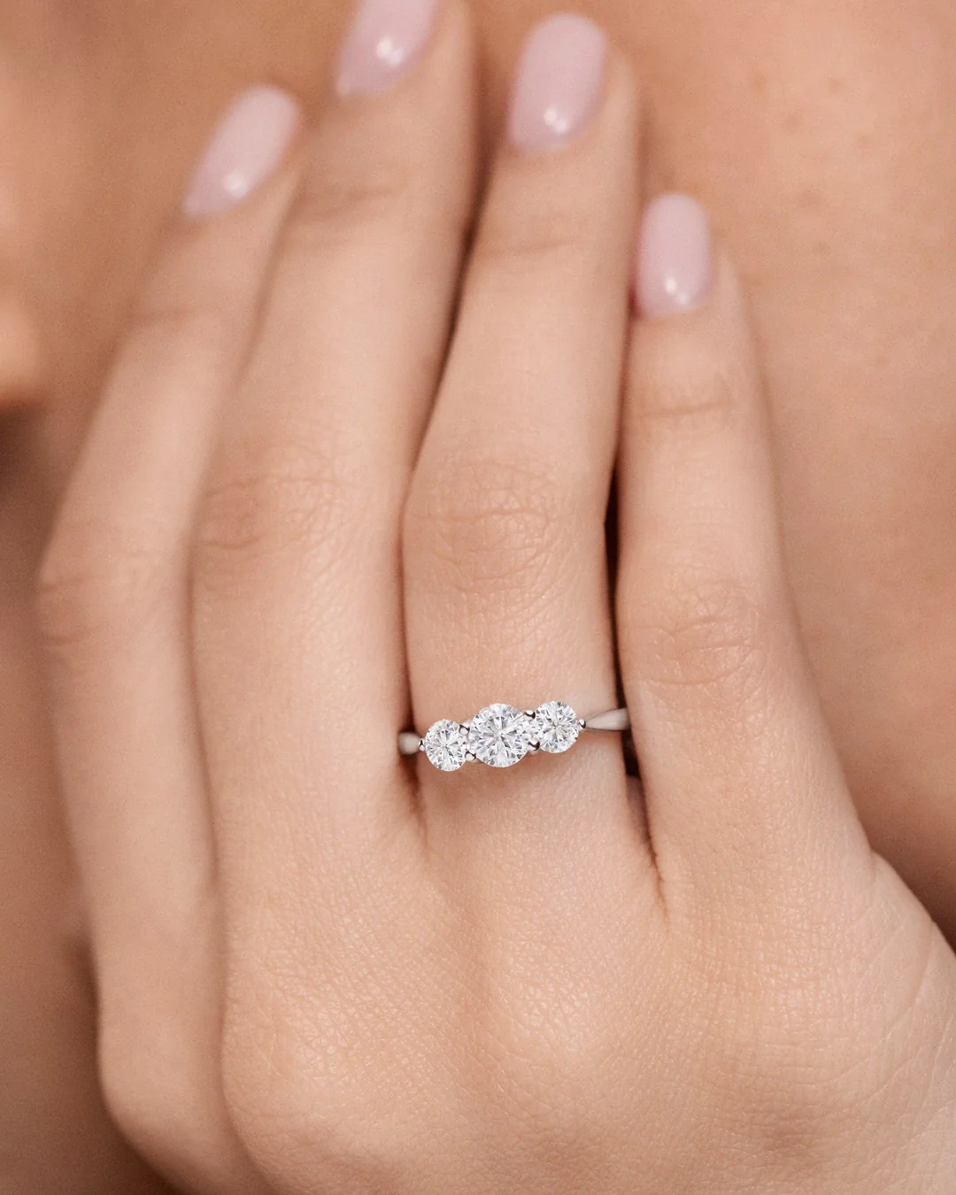 Sortija Tressa de Diamantes 0,80 Cts. en Oro Blanco de 18 Kt - Image 2