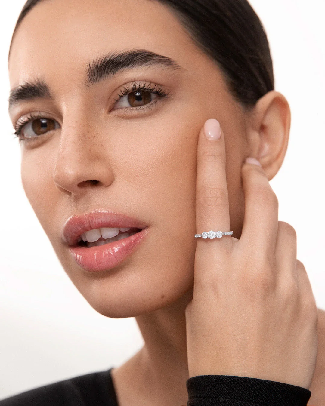 Sortija Tressa Pavé de Diamantes 0,80 Cts. en Oro Blanco de 18 Kt - Image 2