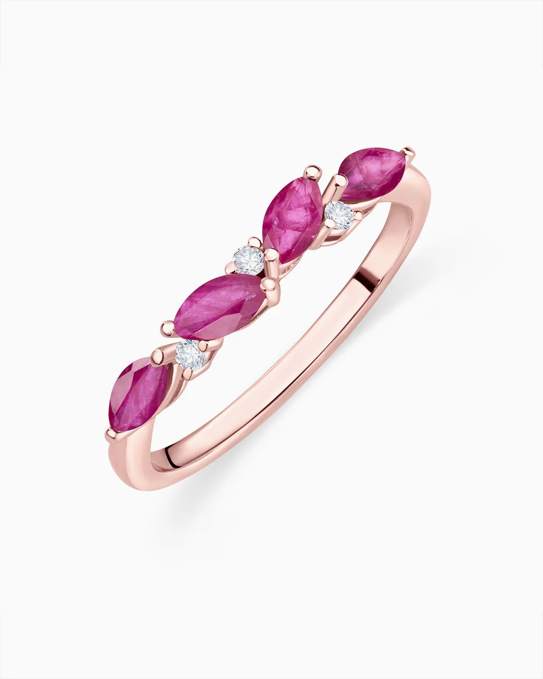 Sortija Tri-Marquise de Diamantes y Rubíes en Oro Rosa de 18 Kt